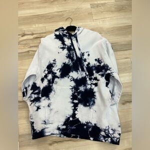 Raquel Allegra Black and White Tie-Dye Cape